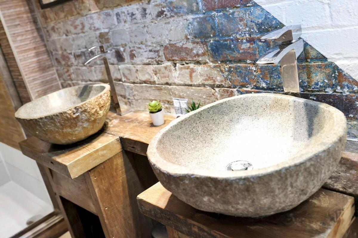 Large 2 Bedroom Warehouse Short Term & Flexible Renting Hoxton With Free Wi-fi * Londra