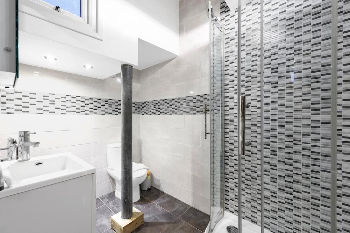 Large 2 Bedroom Warehouse Short Term & Flexible Renting Hoxton With Free Wi-fi