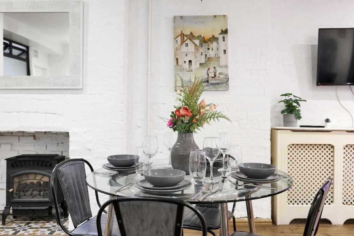 Large 2 Bedroom Warehouse Short Term & Flexible Renting Hoxton With Free Wi-fi *