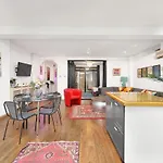 Large 2 Bedroom Warehouse Apartment Short Term Rental & Flexible Renting Hoxton With Free Wi-Fi