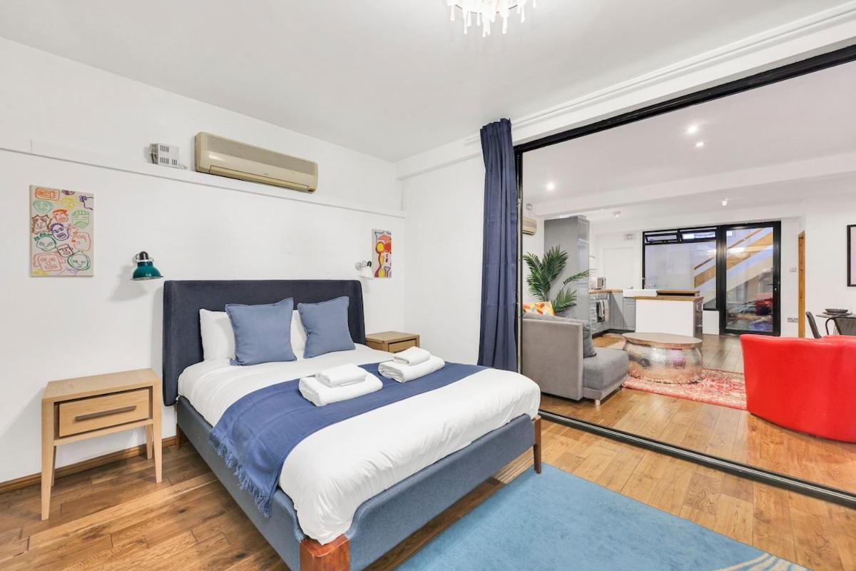 Apartment Large 2 Bedroom Warehouse Short Term & Flexible Renting Hoxton With Free Wi-fi *