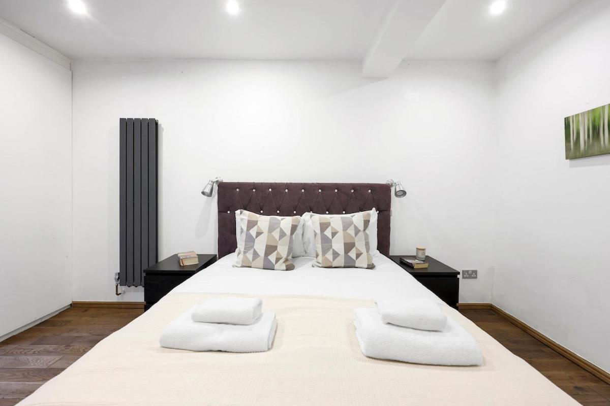 Large 2 Bedroom Warehouse Short Term & Flexible Renting Hoxton With Free Wi-fi London