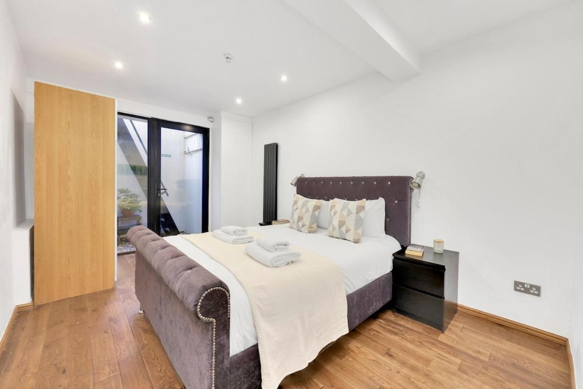 Large 2 Bedroom Warehouse Short Term & Flexible Renting Hoxton With Free Wi-fi Apartment
