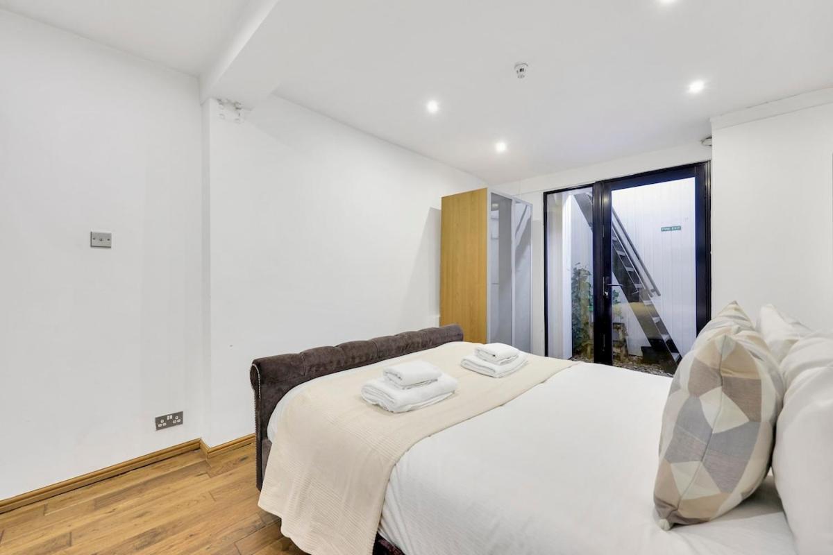 Apartment Large 2 Bedroom Warehouse Short Term & Flexible Renting Hoxton With Free Wi-fi *